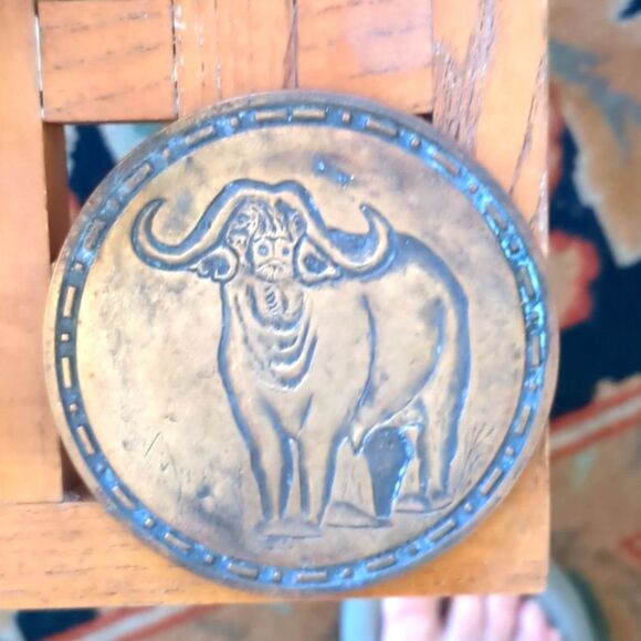 Vintage - Set of 5 - Brass African Themed  Holders/Coasters Basket Holder - Picture 6 of 9